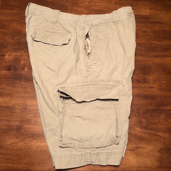Men’s khaki cargo shorts - Picture 3 of 5